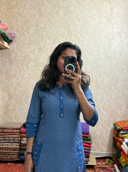 Blue checks - Aline Kurti