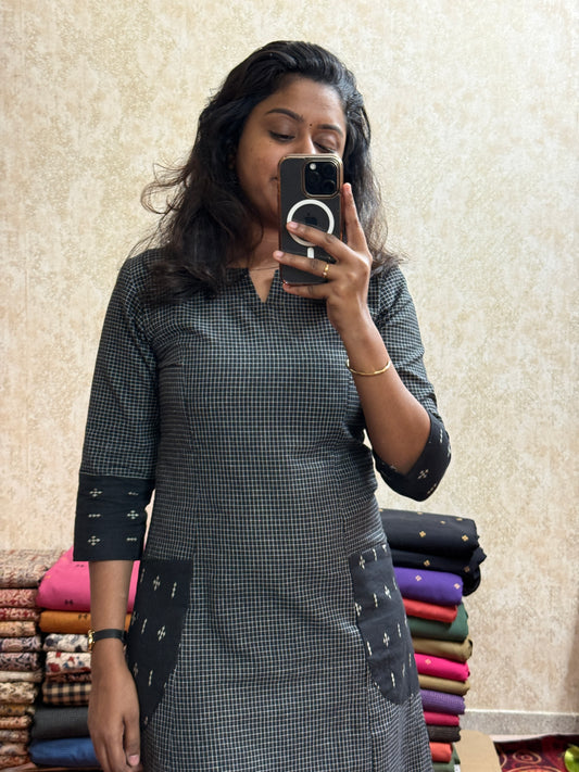 Black checks - Aline Kurti