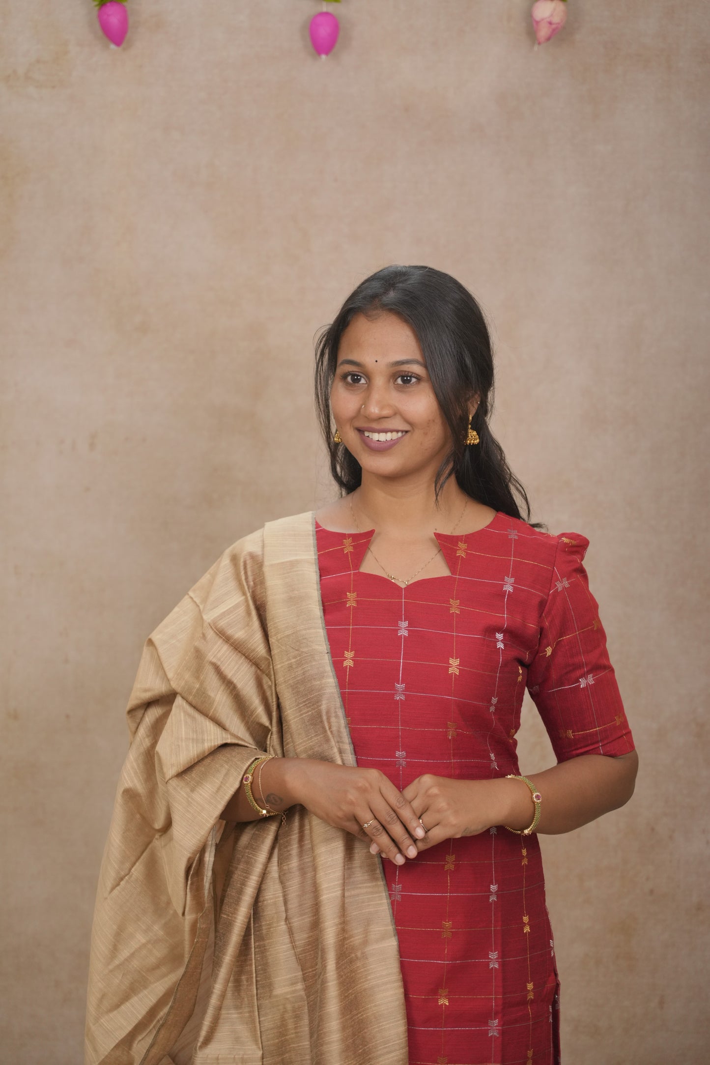 Red zari checked pattern salwar sets