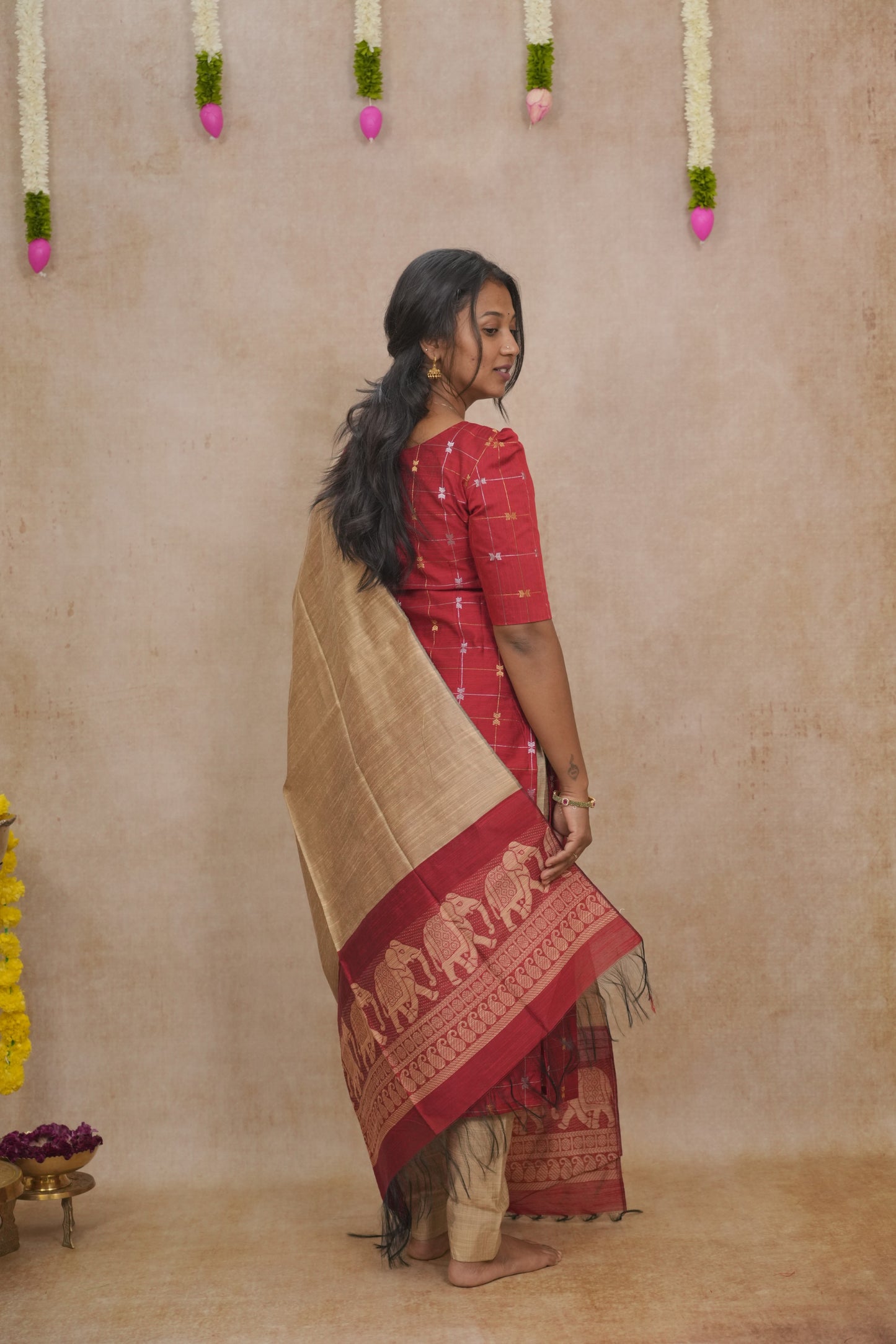 Red zari checked pattern salwar sets