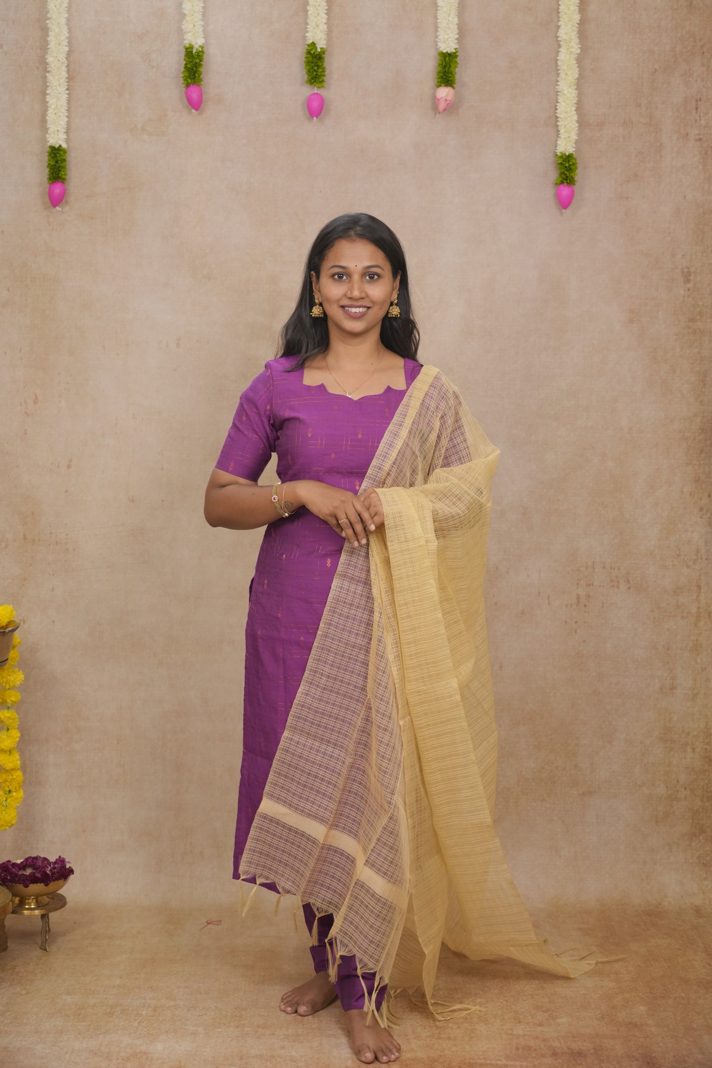 Pink zari checked pattern salwar set