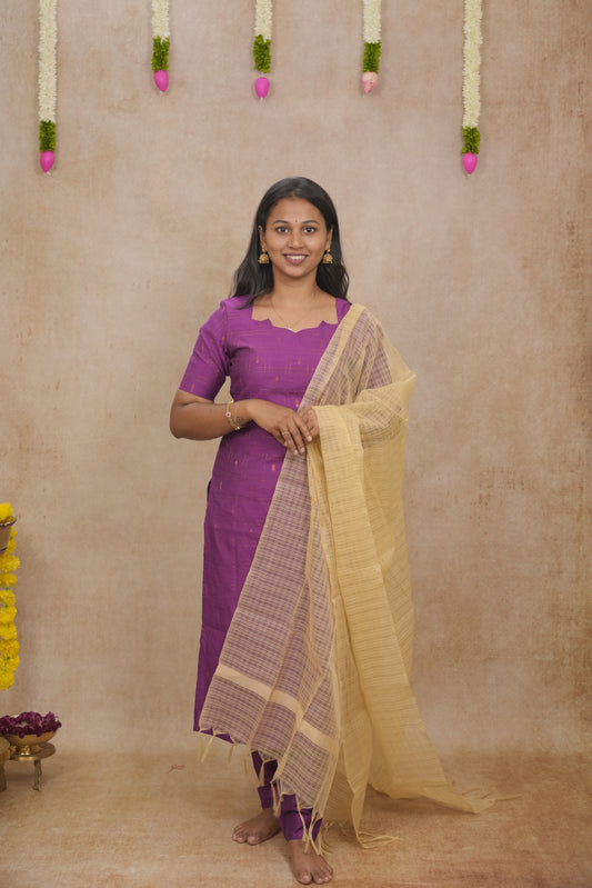 Pink zari checked pattern salwar set