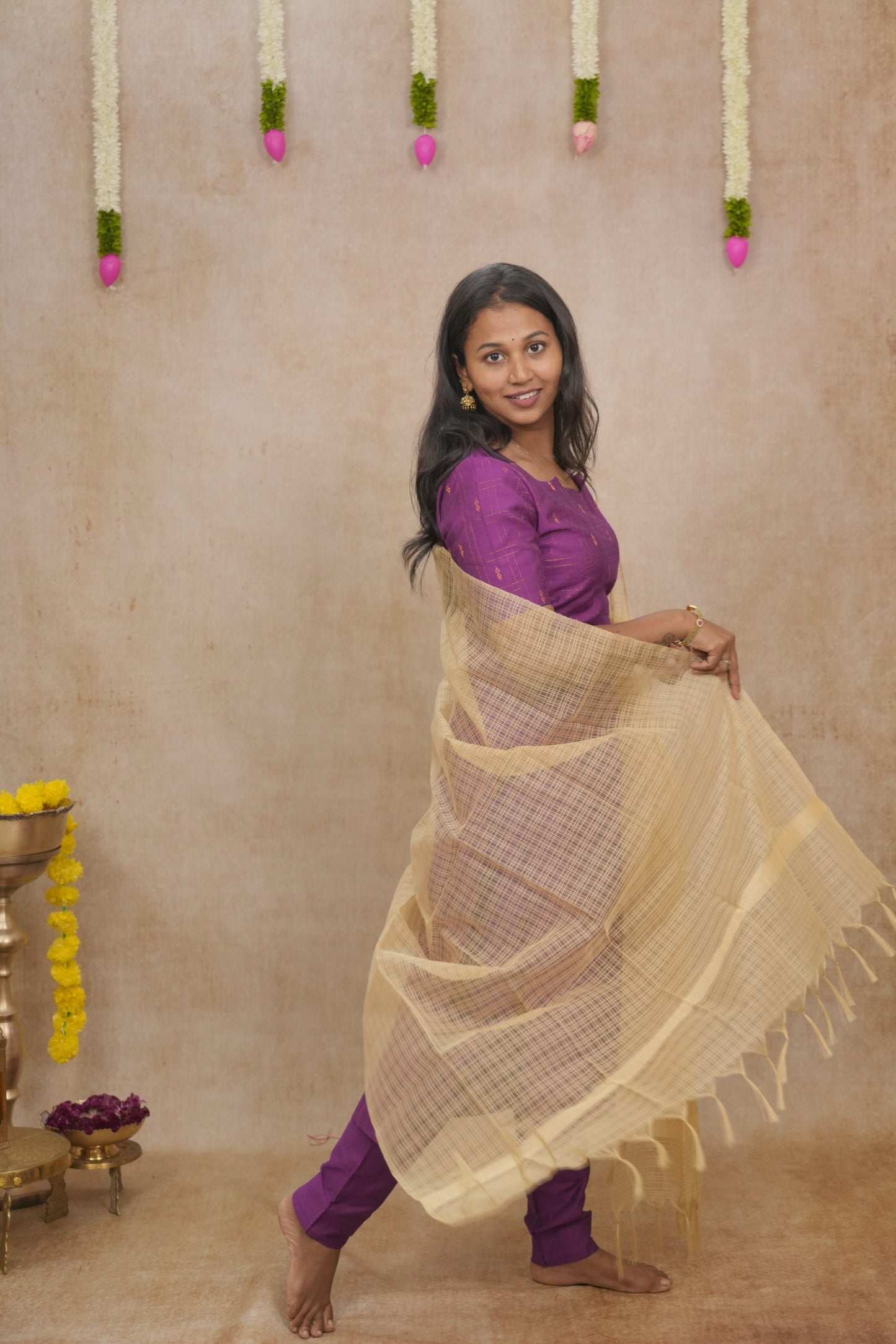 Pink zari checked pattern salwar set