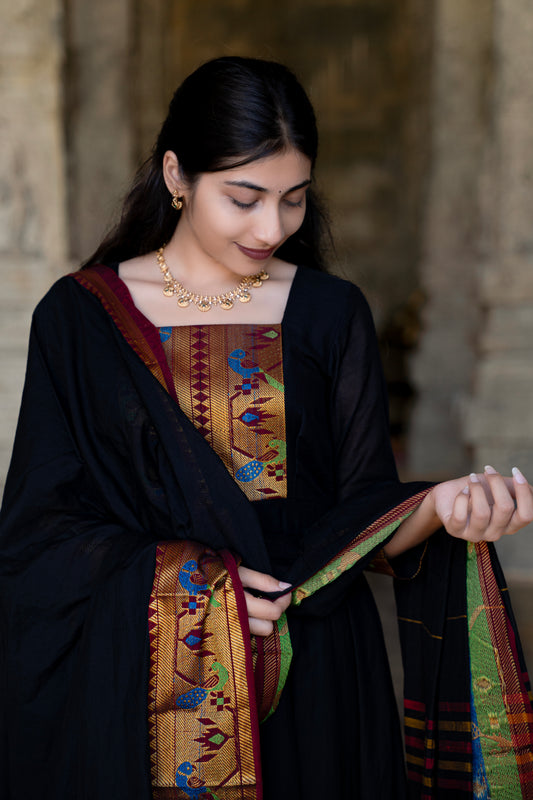 Paithani handwoven pattern with border zari shawl